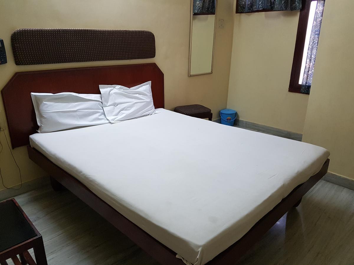 Отель Sri Sai Residency Тирупати Экстерьер фото