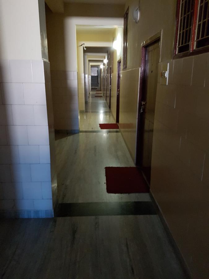 Отель Sri Sai Residency Тирупати Экстерьер фото